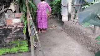 I see my aunty cleaning the yard, I hugged her and started fucking