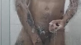 Jerking off to the shower