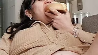 Fucking eating and caressing my vagina, how delicious