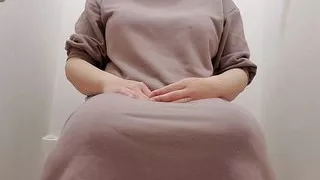 A Married Woman Masturbates in the Toilet so Her Husband Doesn't Find Out