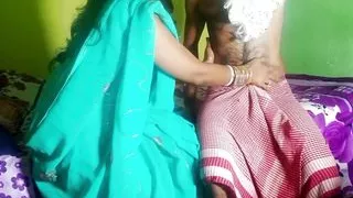 bengoli Sasur bahu romance, father-in-law fucked her daughter-in-law while giving her oil massage