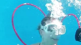Minnie has fun with Candy underwater