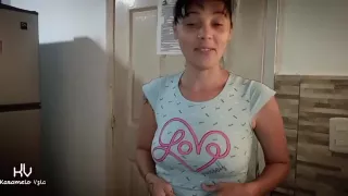 Chica De Limpieza Sorprende A Inquilino Tocando Su Polla Y Ella Se Ofrece Ayudarlo