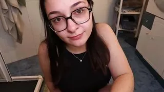 My roommate helps me and I take revenge in her mouth