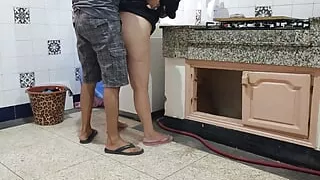 A technician came to check the washing machine and he liked my ass and fucked me until my eyes turned white