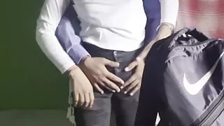 Gurd ne college girl ke sath kiya romance, kya hua?