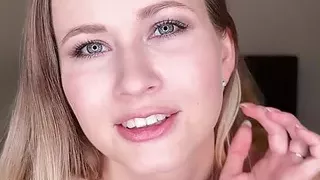 She Was Filming a Video for Her Husband but Accidentally Sent It to the Wrong Place, What Is This Beauty Doing?