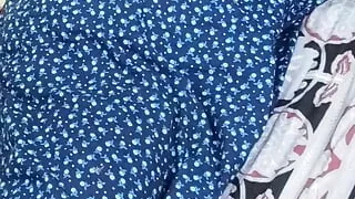 Indian Housewife Bedroom Finger Eating Performance