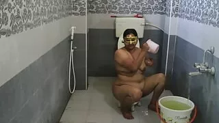 Horny Big Boobs Desi Aunty Taking Shower