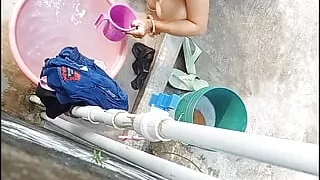 Desi Indian Bhabhi Bath Video