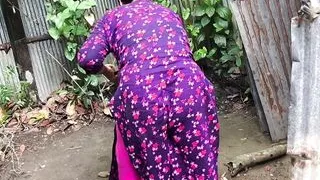 Desi bhabi sex with her young boyfriend outdoor from home