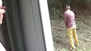 Roberta Farnese and her partner meet a couple who have the same intentions in a parking lot.