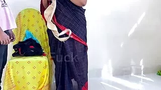 Without Blouse Saree Wearing Gujarati Desi Aunty Fucked by Bra Sells men