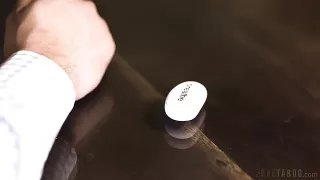 Blondes Girl braucht seinen fetten Riemen