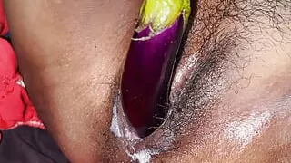 Bhabhi Apne Chut Me Baigan Dal Liya