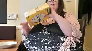 Got Milk for a Giant SSBBW Goddess