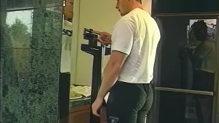 Geile Lady mit Riesenmöpsen in der Badewanne