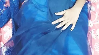Bhojpuri aunty pussy show in the saree to boyfriend