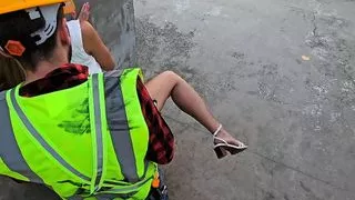 Gorgeous Accountant Lady Gives Her Ass to Dirty Builder