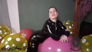 Looner Balloon Girl Amy Plays With Balloons - Non-pop - Giantballoons