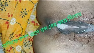 Bangladeshi step aunt susmita fucked, and she moaning while fucking,