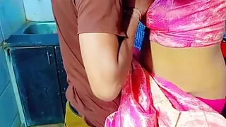 Pados ki bhabhi ko akele me choda kbhi kitchen me