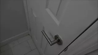 Blonde Tittenmilf wartet auf ihren Stecher