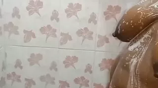 Tamil Desi aunty show our boobs and washing our body with bothroom