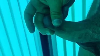 Cheeky Sole Sunbed Wank And Cum!????