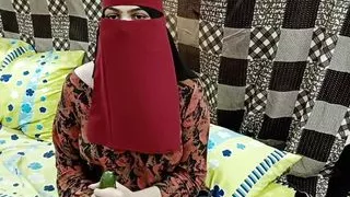 Desi Stepmom in Hijaab Playing With Cucumber