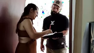 My "HoneyPlayBox" sex toy arrives I masturbate and it gets so hot that I squirt - Porno en español