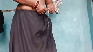Desi Village Bhabhi's Pussy Is Oozing Water After Putting Brinjal in It