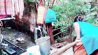 Hot indian aunty handjob cumshot