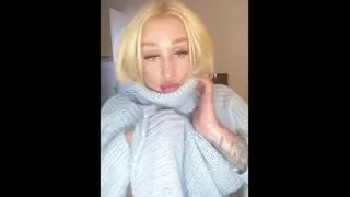 A real friend licks my college pussy without having to be asked