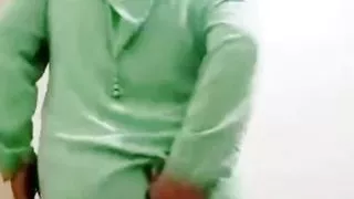 Who wants to contain me send to me to my country I give him a full medicine to contain it for me