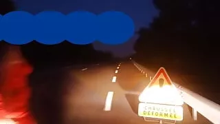 Flashing on N7 road in front of road sign "uneven road". Red Tail plug