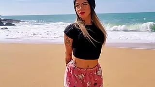 I asked a stranger to film me on the beach, I paid him with a very wet blowjob!