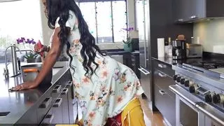 BRAZZERS - Elsie Catches Her Bf Fucking Her Stepmom Ebony Mystique & Decides To Join For A Steamy 3some