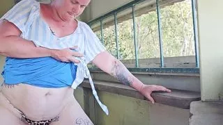 Sexywifedd fucked outside getting a massive creampie