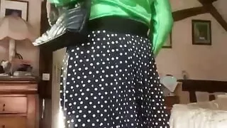 In vintage bourgeoise outfit with a weighted skirt for a night out