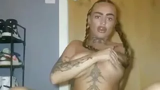 Slutty goth fingers herself until she cums