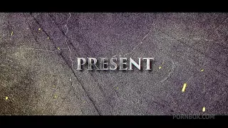 Interracial Gangbang für schwarzhaarige Schlampe