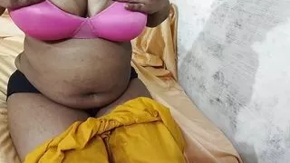 Indian Sexy Bhabhi Ko choda bina chaddi utare