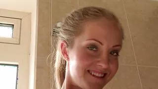 Sicilia Getting off in the Bath with Shower Head