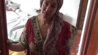 Turkish muslim wife is shocked when american pervert knocks on her door !!!