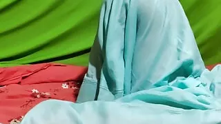 Desi Indian bhabhi ki chudai dirty talk with Hindi audio