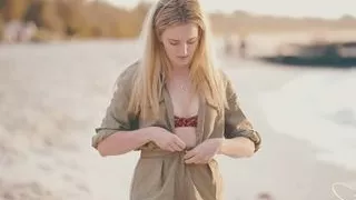 Olive Gee & Charlie Forde Swim & Make Out At The Beach!