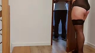 Pizza delivery guy takes off his condom and I let him cum inside me