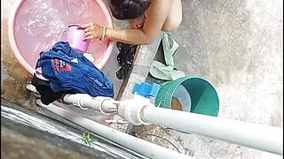 Desi Indian Bhabhi Bath Video
