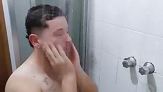 I took advantage of the fact that no one was there and jerked off in secret